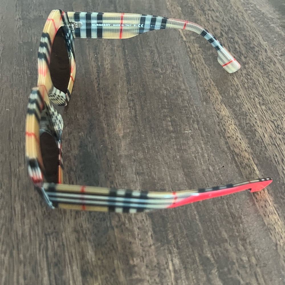 Burberry Sunglasses - classic plaid, brand new! - Picture 2 of 5